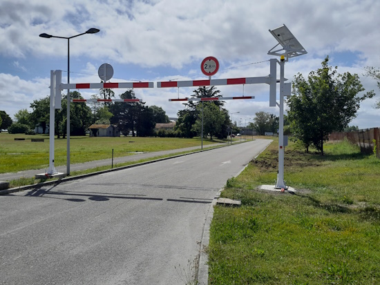 Portique tournant motorisé Bidassoa Larg. 8m avec alimentation solaire